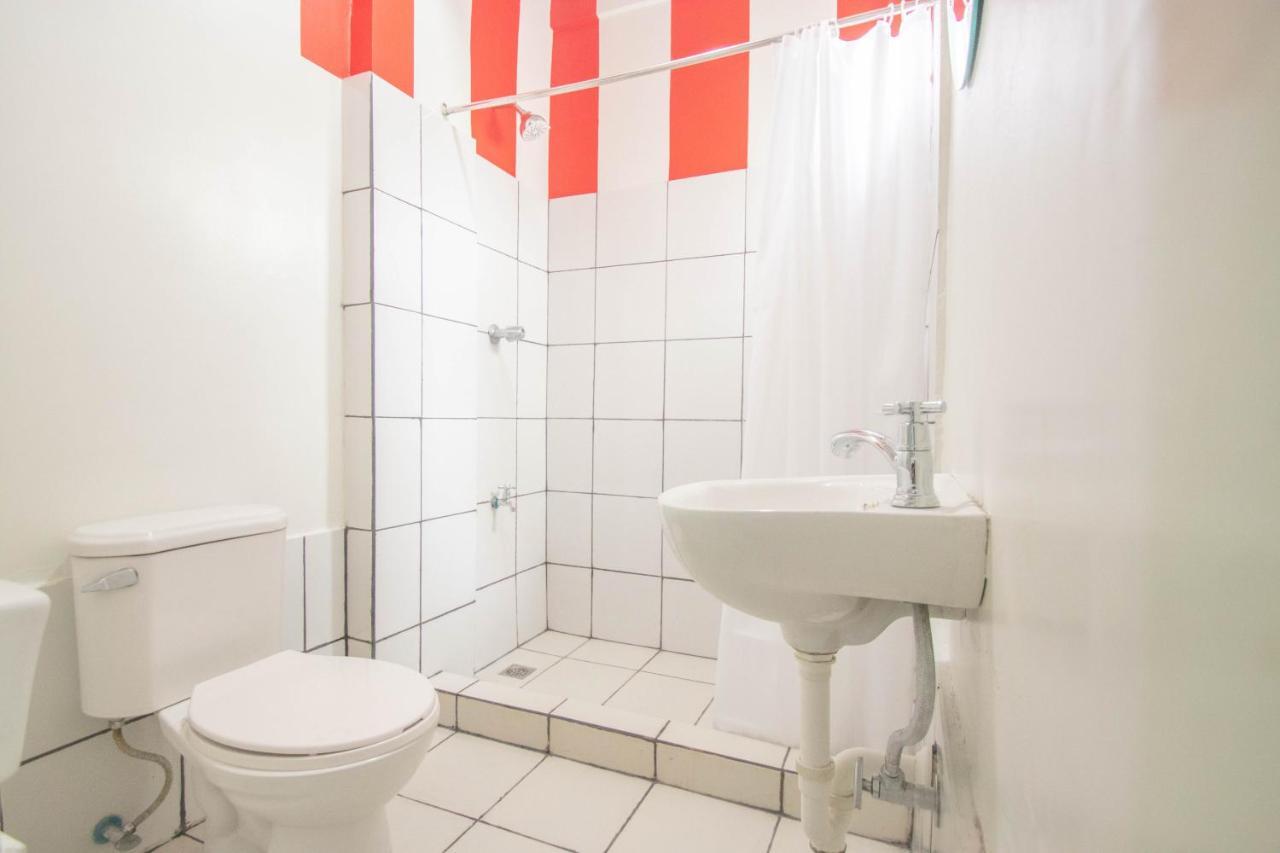 Innspired Hostel Ph In Makati, Metro Manila Makati City Bagian luar foto